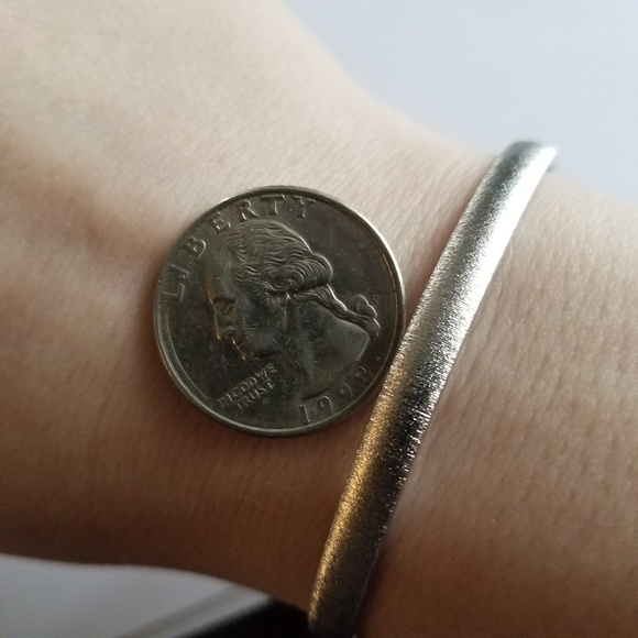 Vintage Monet bangle bracelet silver tone textured finish - Picture 8 of 13